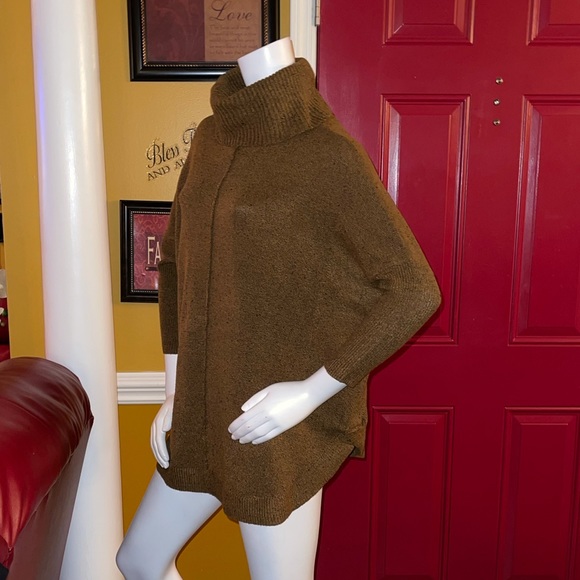 Oversized Cowl Neck Sweater - Picture 5 of 7